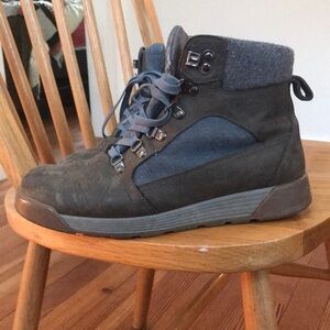 Women’s size 9 Kodiak hiking boots